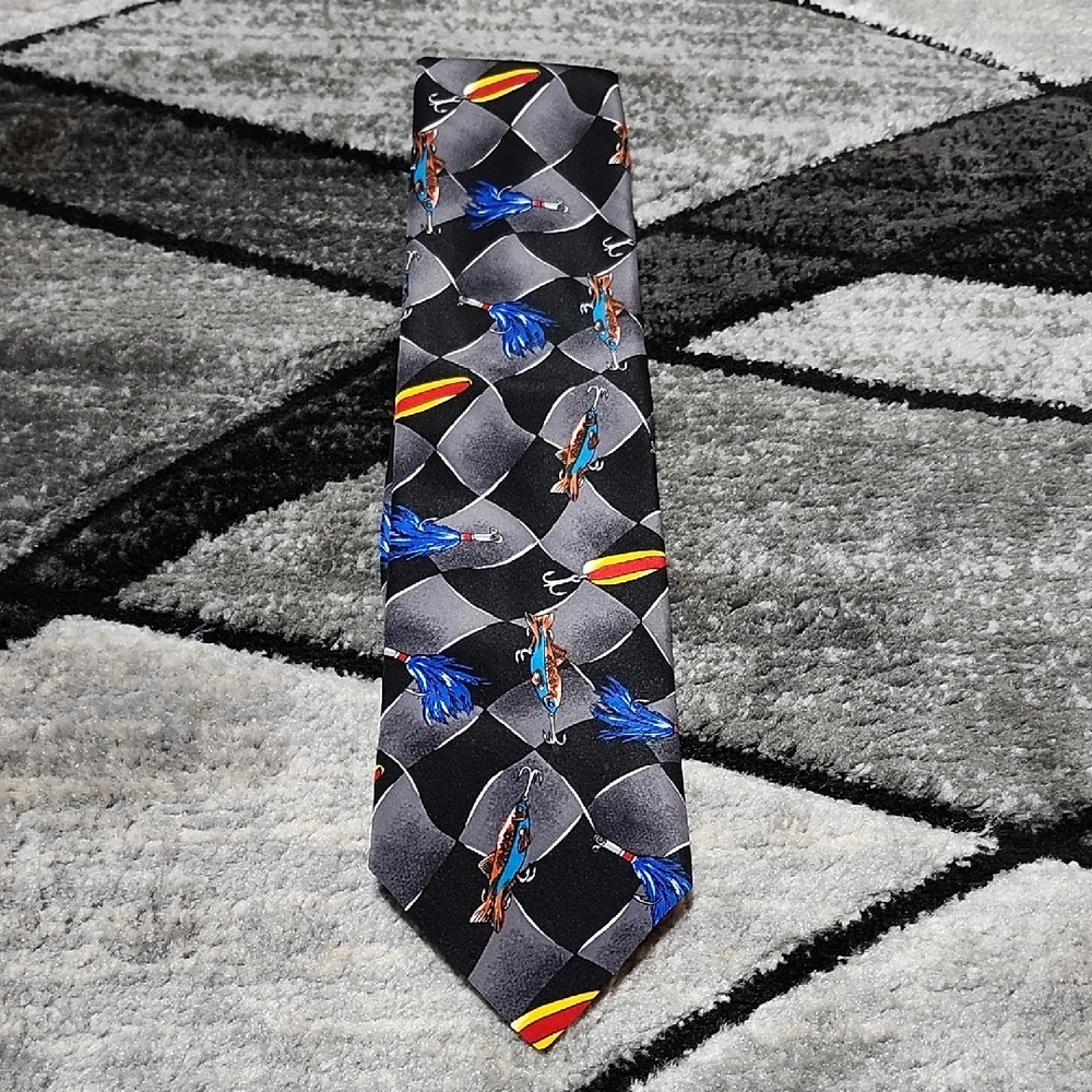 VINTAGE AMERICAN SPORTS FISHING LURES FISH THEMED BLACK & GRAY NECK TIE